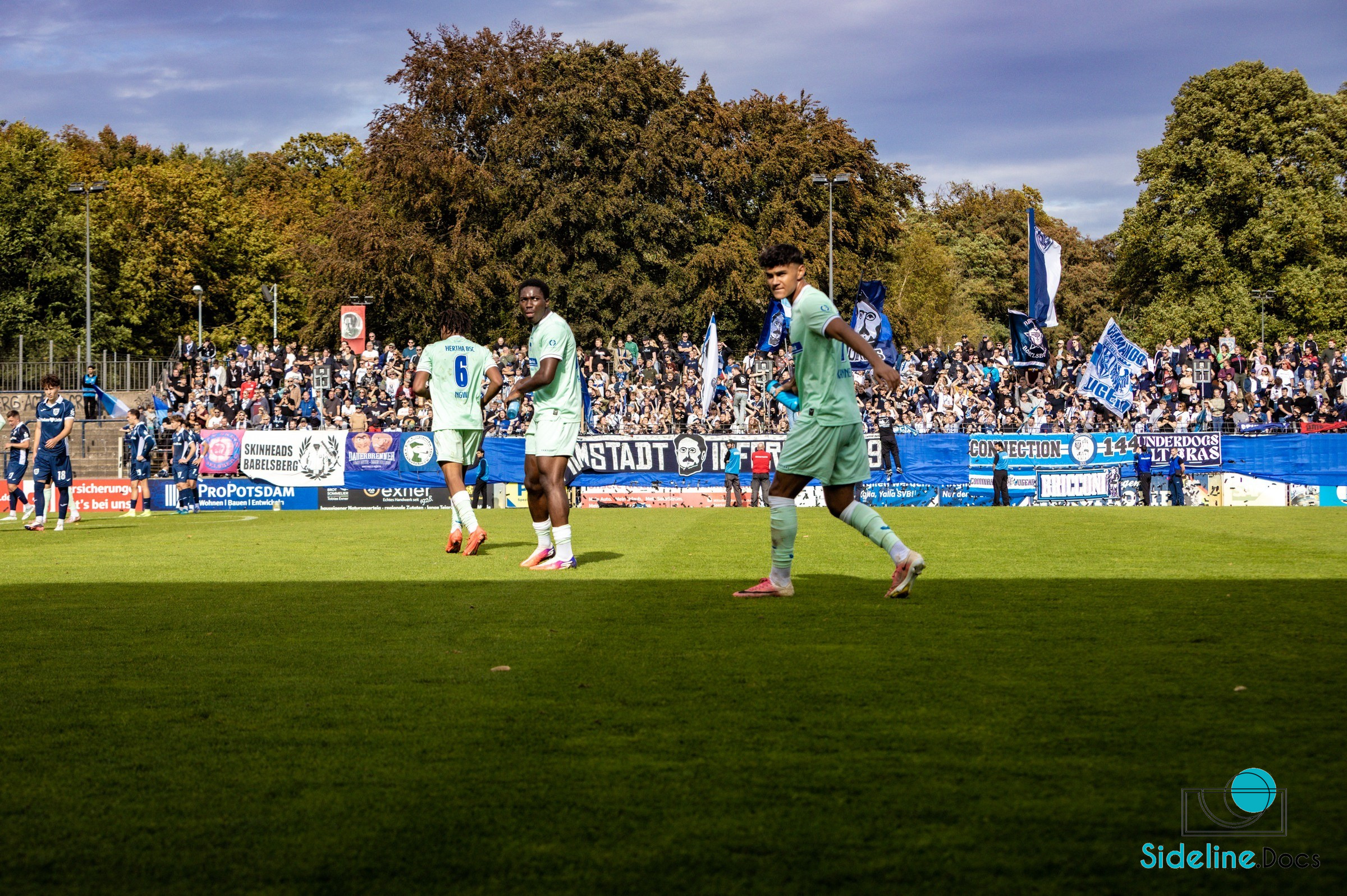 Hertha player in front of the north stand