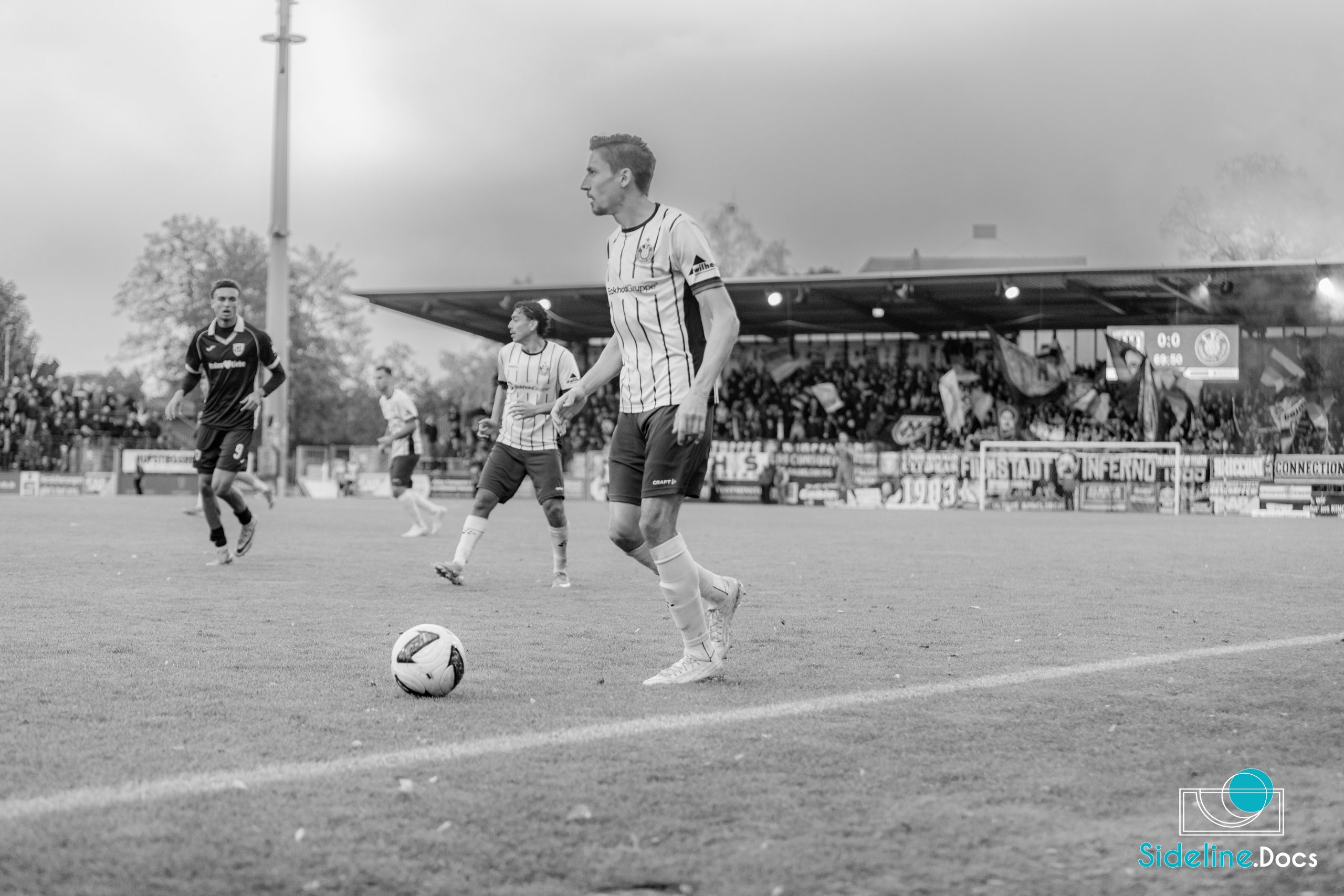 Striped jersey near the ball, Filmstadt Inferno stand behind