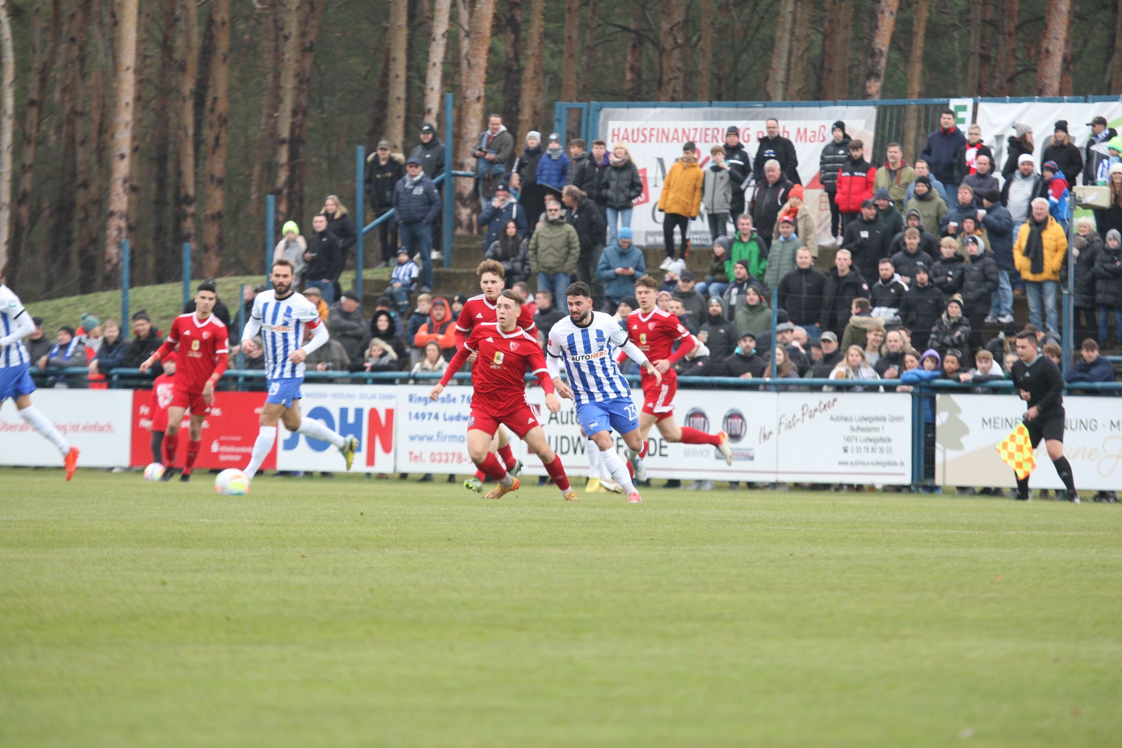 Hertha challenge against the opponent in front of the crowd