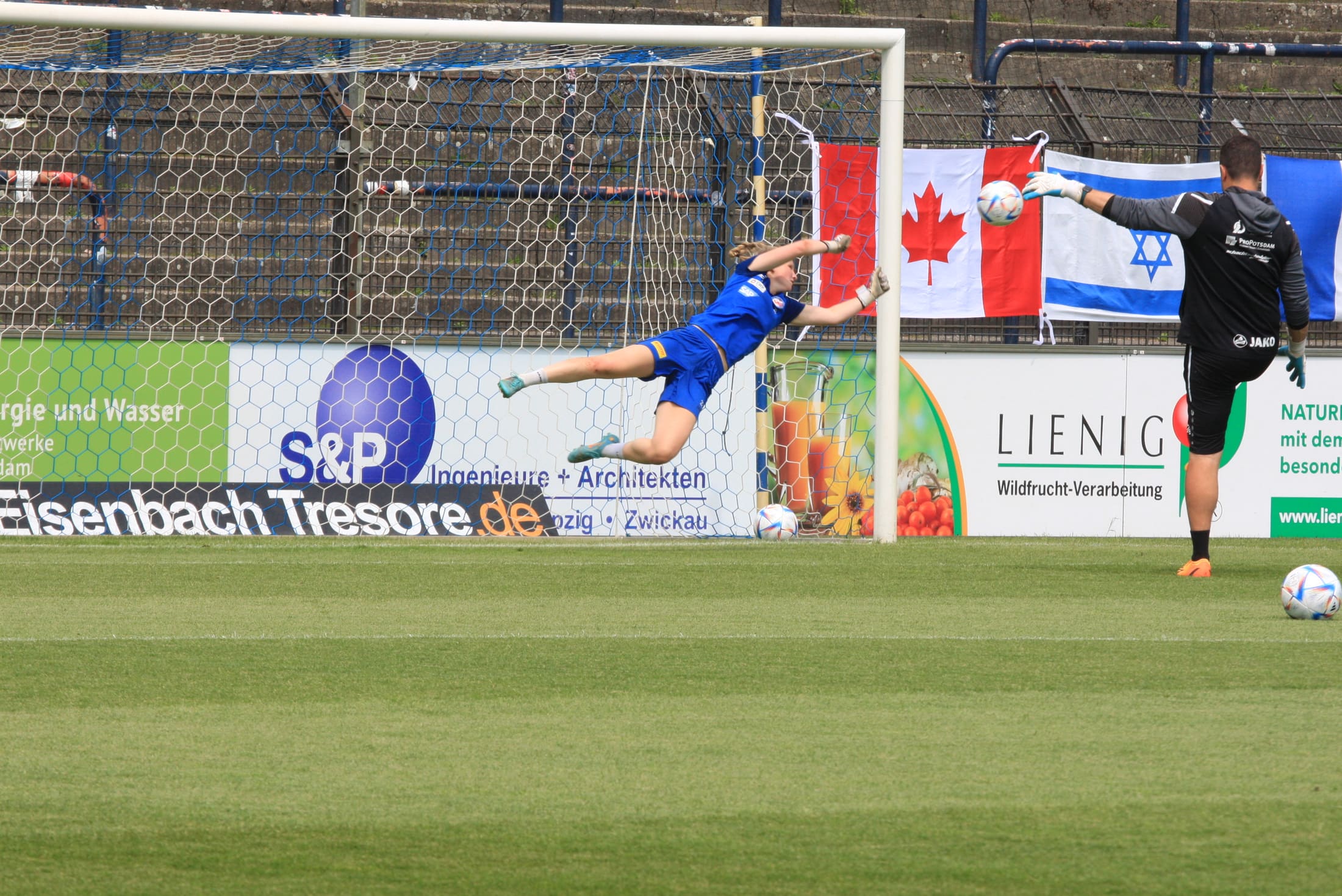 Turbine Potsdam goalkeeper diving