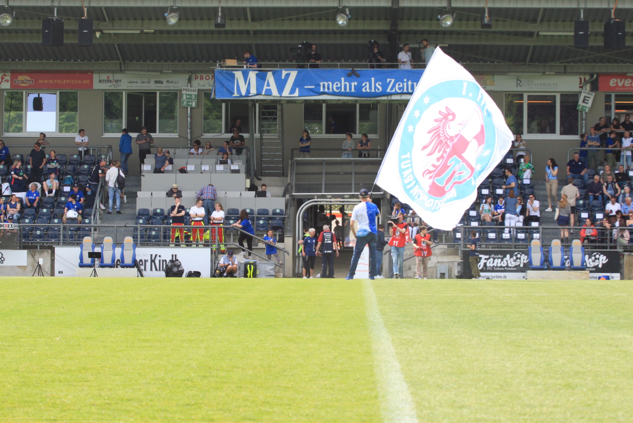 Turbine Potsdam – 1. FFC, flag at Karl-Liebknecht-Stadion
